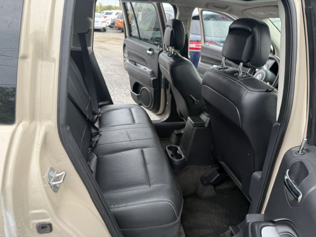Photo 25 of this JEEP COMPASS