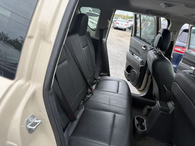 Photo 26 of this JEEP COMPASS