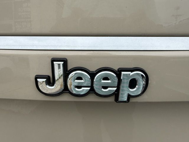 Photo 27 of this JEEP COMPASS