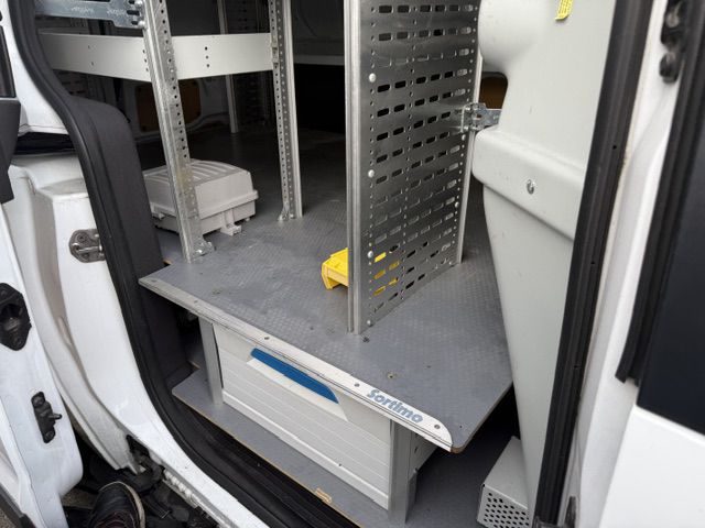Photo 17 of this FORD TRANSIT CONNECT