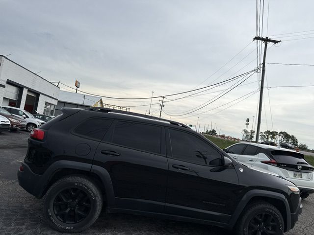 Photo 5 of this JEEP CHEROKEE