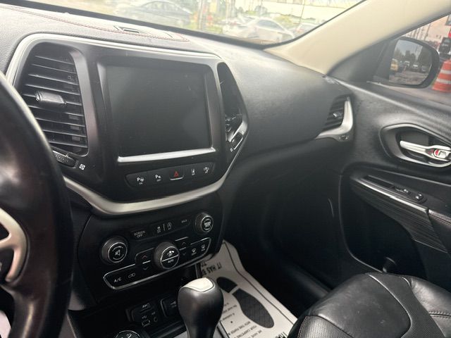 Photo 16 of this JEEP CHEROKEE