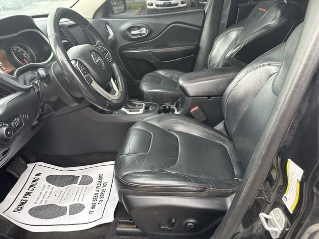 Photo 20 of this JEEP CHEROKEE