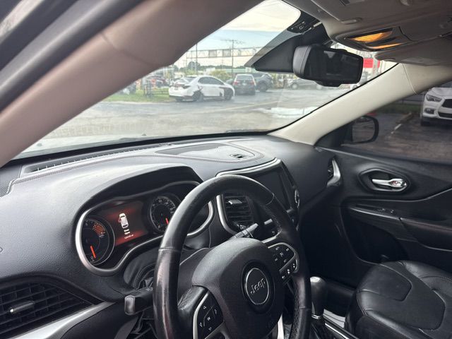 Photo 22 of this JEEP CHEROKEE