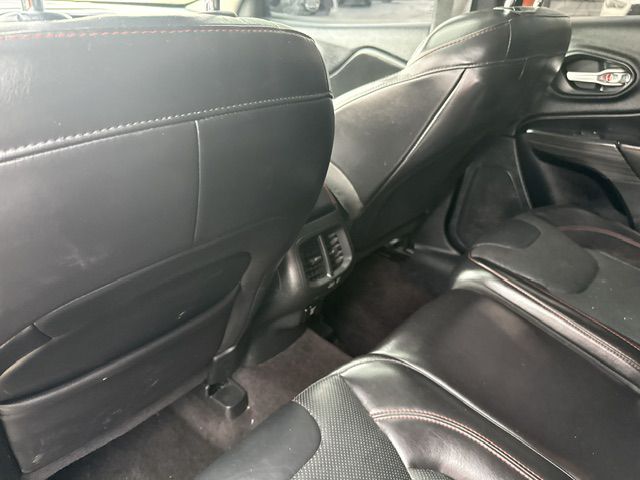 Photo 25 of this JEEP CHEROKEE