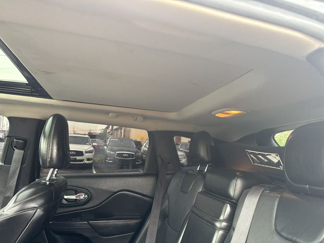 Photo 26 of this JEEP CHEROKEE