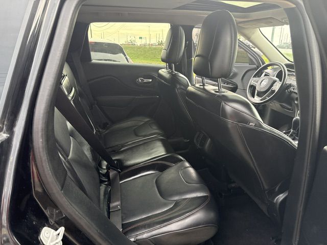 Photo 27 of this JEEP CHEROKEE