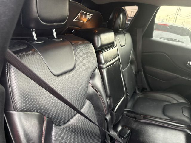 Photo 28 of this JEEP CHEROKEE