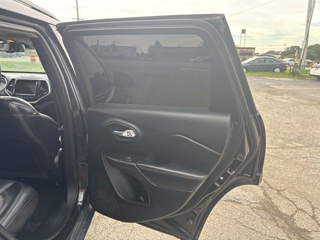 Photo 29 of this JEEP CHEROKEE