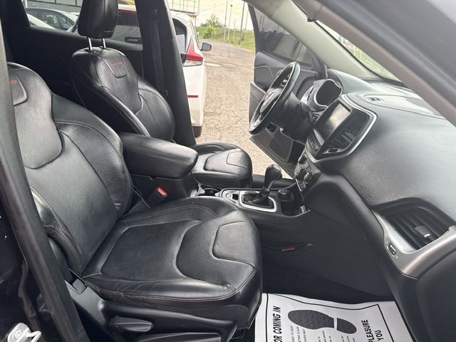 Photo 31 of this JEEP CHEROKEE
