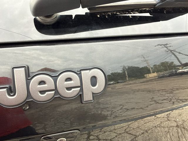 Photo 34 of this JEEP CHEROKEE