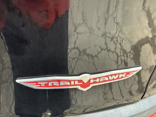 Photo 36 of this JEEP CHEROKEE