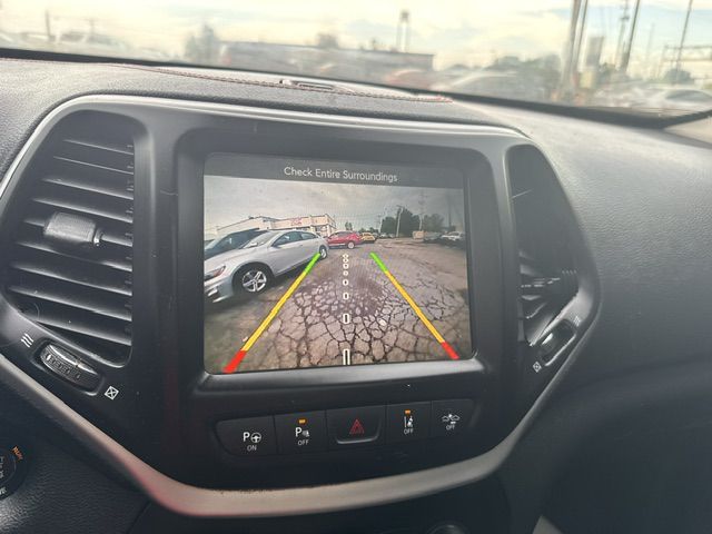 Photo 37 of this JEEP CHEROKEE