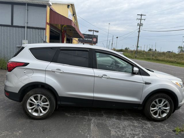 Photo 13 of this FORD ESCAPE