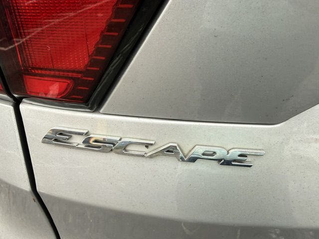 Photo 39 of this FORD ESCAPE