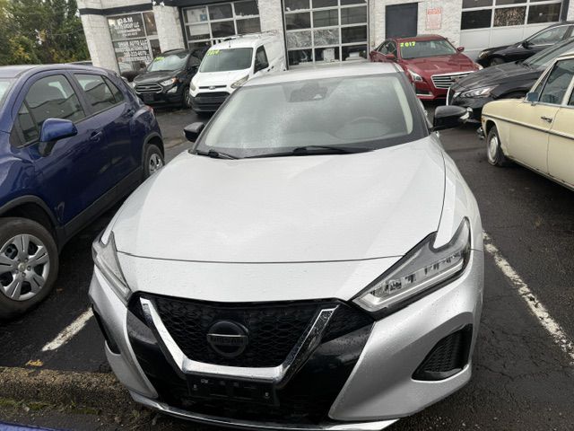 Photo 2 of this NISSAN MAXIMA