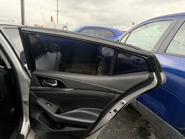 Photo 23 of this NISSAN MAXIMA