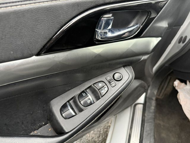 Photo 27 of this NISSAN MAXIMA