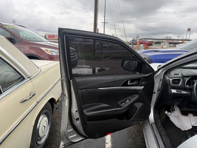 Photo 29 of this NISSAN MAXIMA