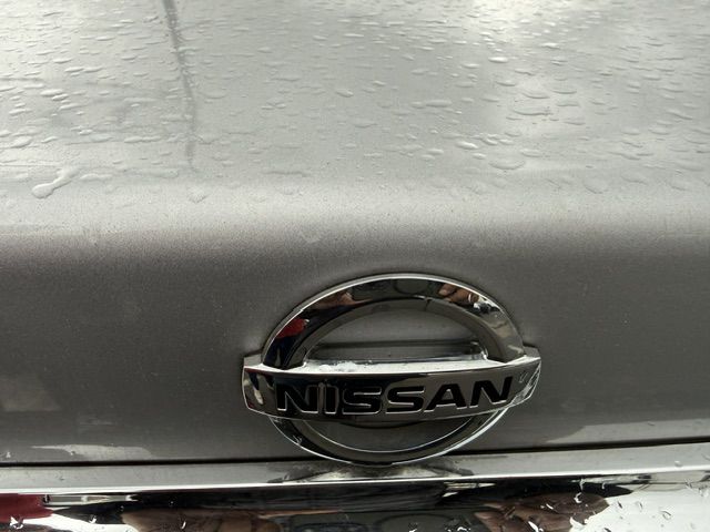 Photo 31 of this NISSAN MAXIMA