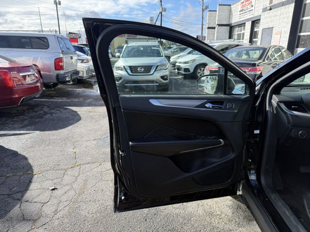 Photo 34 of this LINCOLN MKC