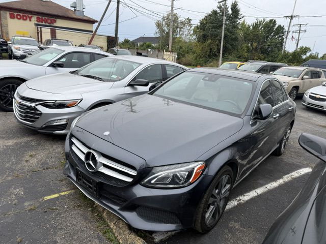 Photo 2 of this MERCEDES-BENZ C-CLASS