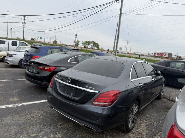 Photo 5 of this MERCEDES-BENZ C-CLASS