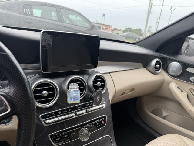 Photo 9 of this MERCEDES-BENZ C-CLASS