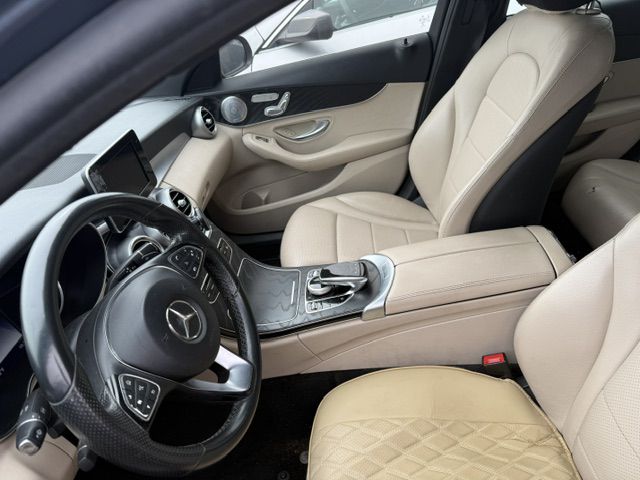 Photo 12 of this MERCEDES-BENZ C-CLASS