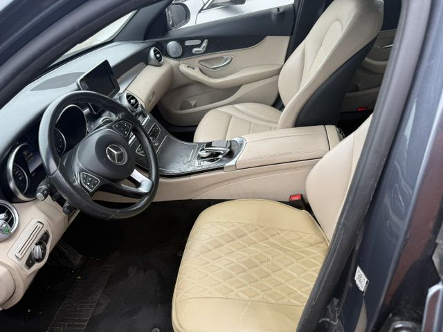 Photo 13 of this MERCEDES-BENZ C-CLASS