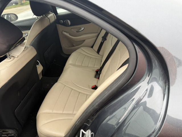 Photo 14 of this MERCEDES-BENZ C-CLASS