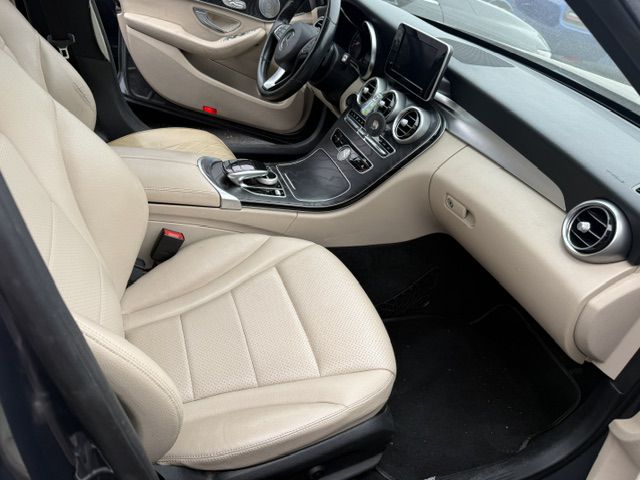 Photo 15 of this MERCEDES-BENZ C-CLASS