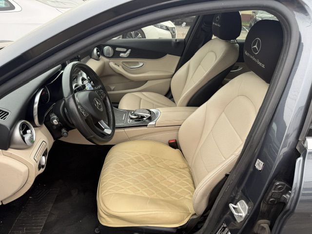 Photo 16 of this MERCEDES-BENZ C-CLASS