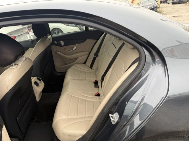 Photo 17 of this MERCEDES-BENZ C-CLASS