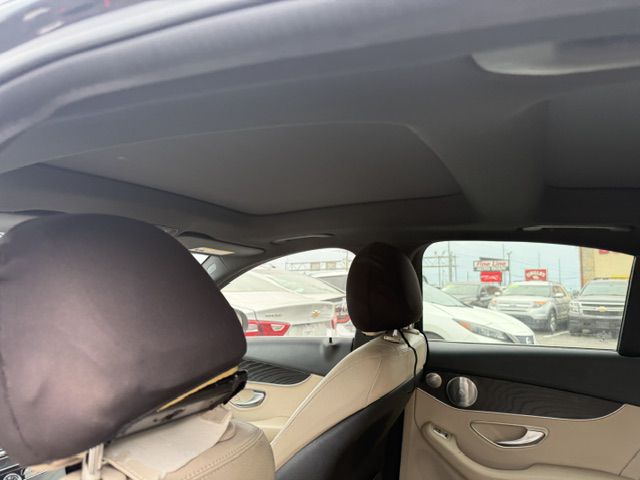 Photo 19 of this MERCEDES-BENZ C-CLASS