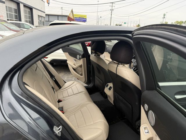 Photo 22 of this MERCEDES-BENZ C-CLASS