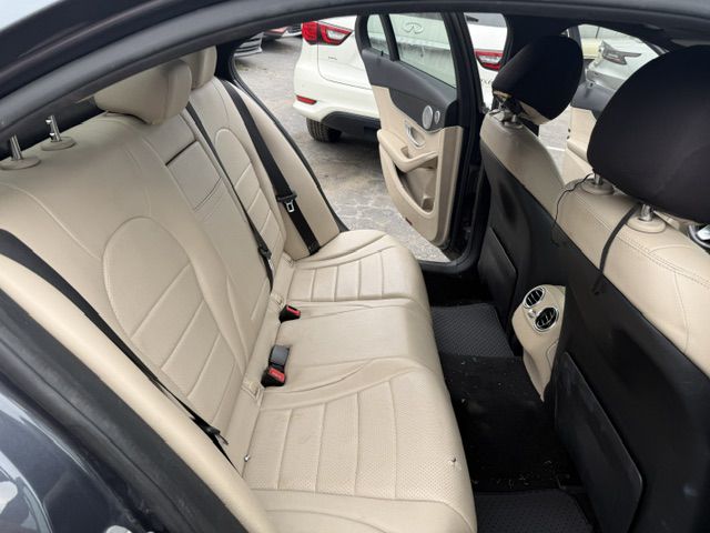 Photo 23 of this MERCEDES-BENZ C-CLASS