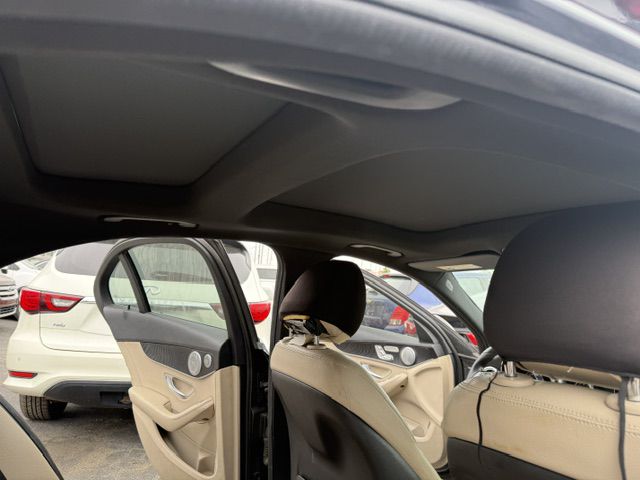 Photo 24 of this MERCEDES-BENZ C-CLASS