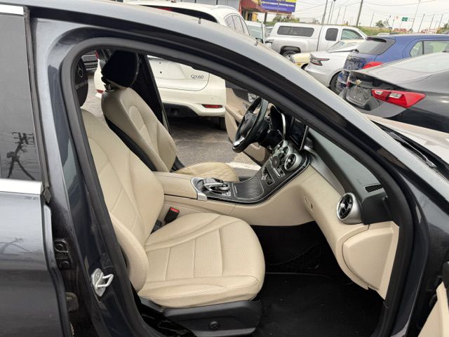 Photo 25 of this MERCEDES-BENZ C-CLASS