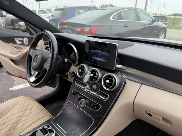 Photo 27 of this MERCEDES-BENZ C-CLASS
