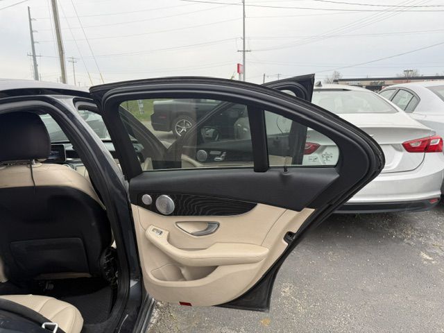 Photo 29 of this MERCEDES-BENZ C-CLASS