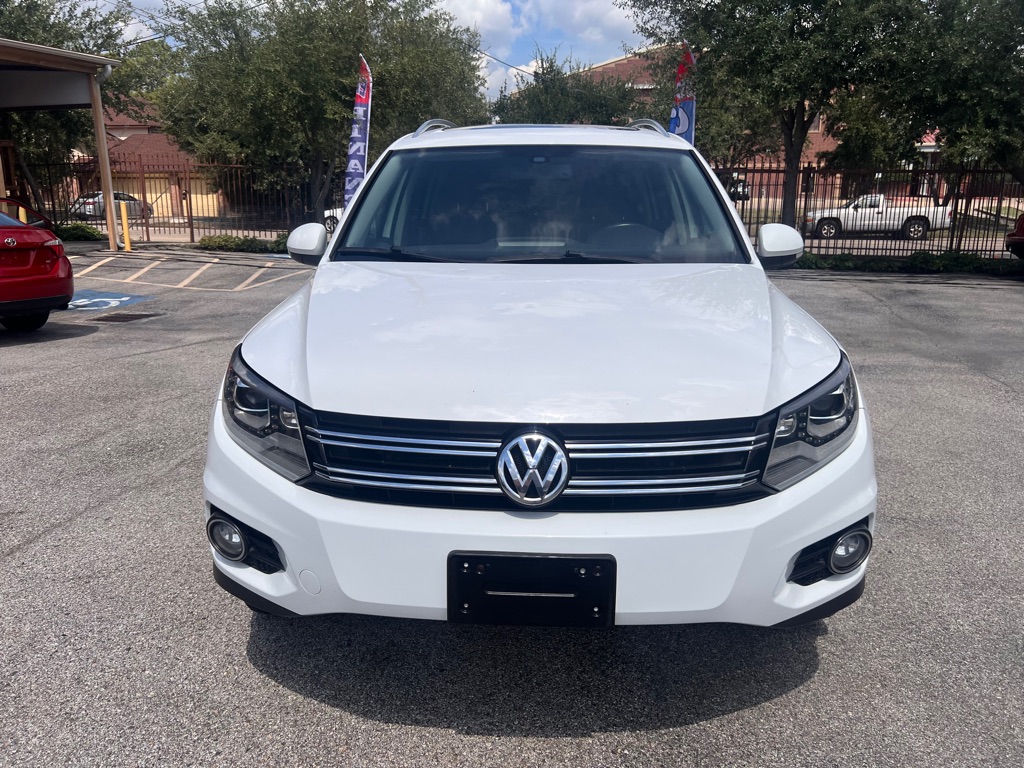 Photo 3 of this VOLKSWAGEN TIGUAN
