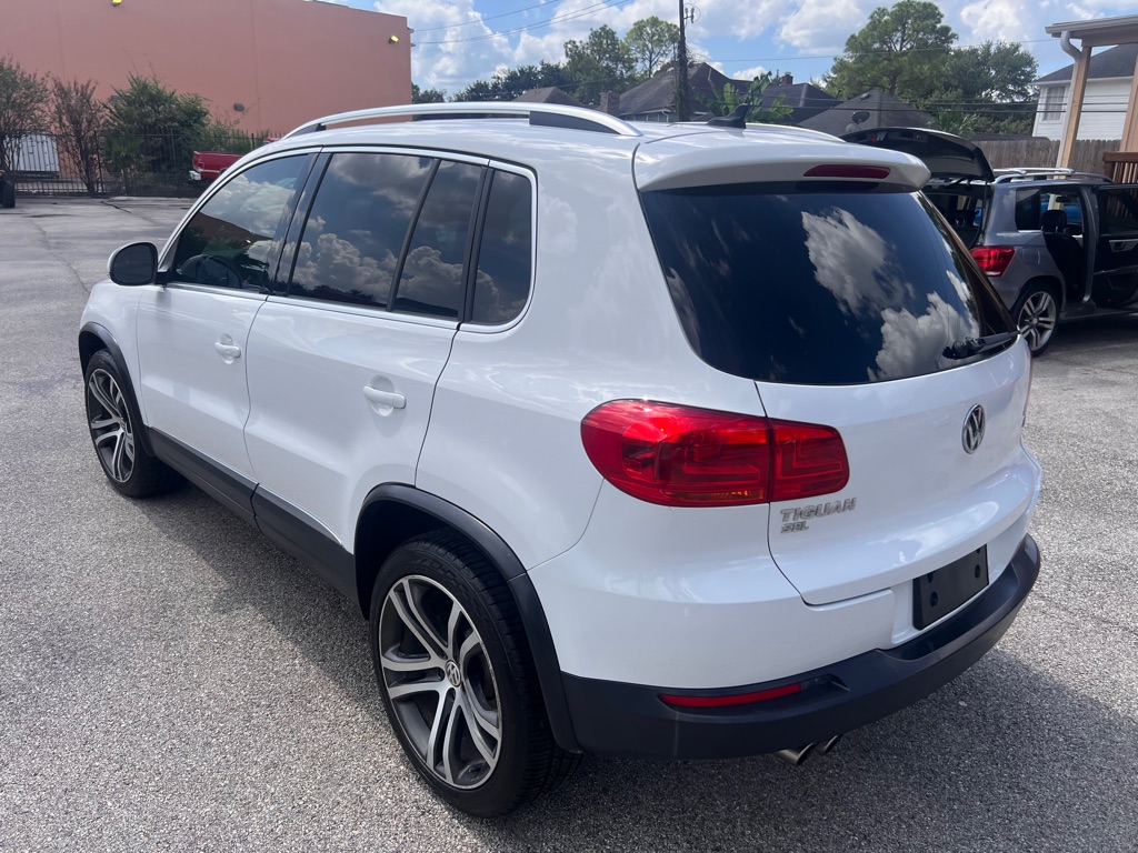 Photo 5 of this VOLKSWAGEN TIGUAN