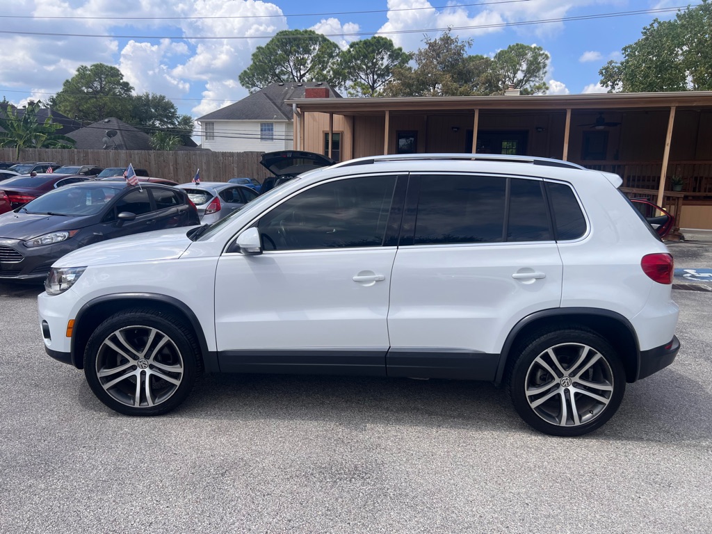 Photo 4 of this VOLKSWAGEN TIGUAN