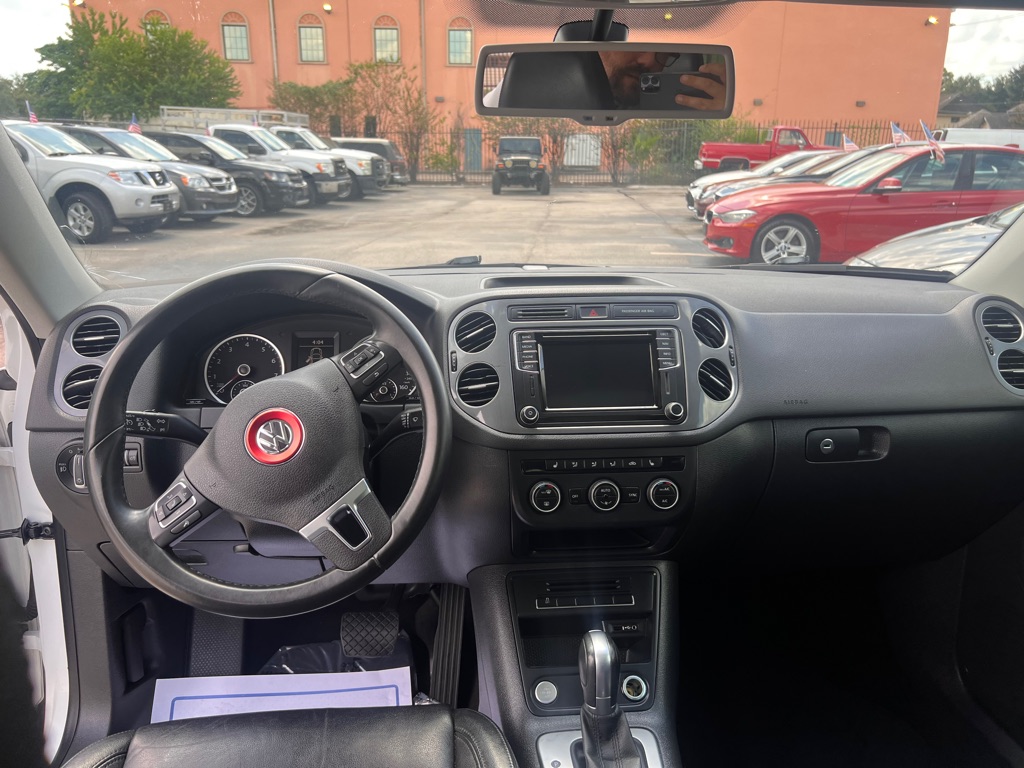 Photo 14 of this VOLKSWAGEN TIGUAN