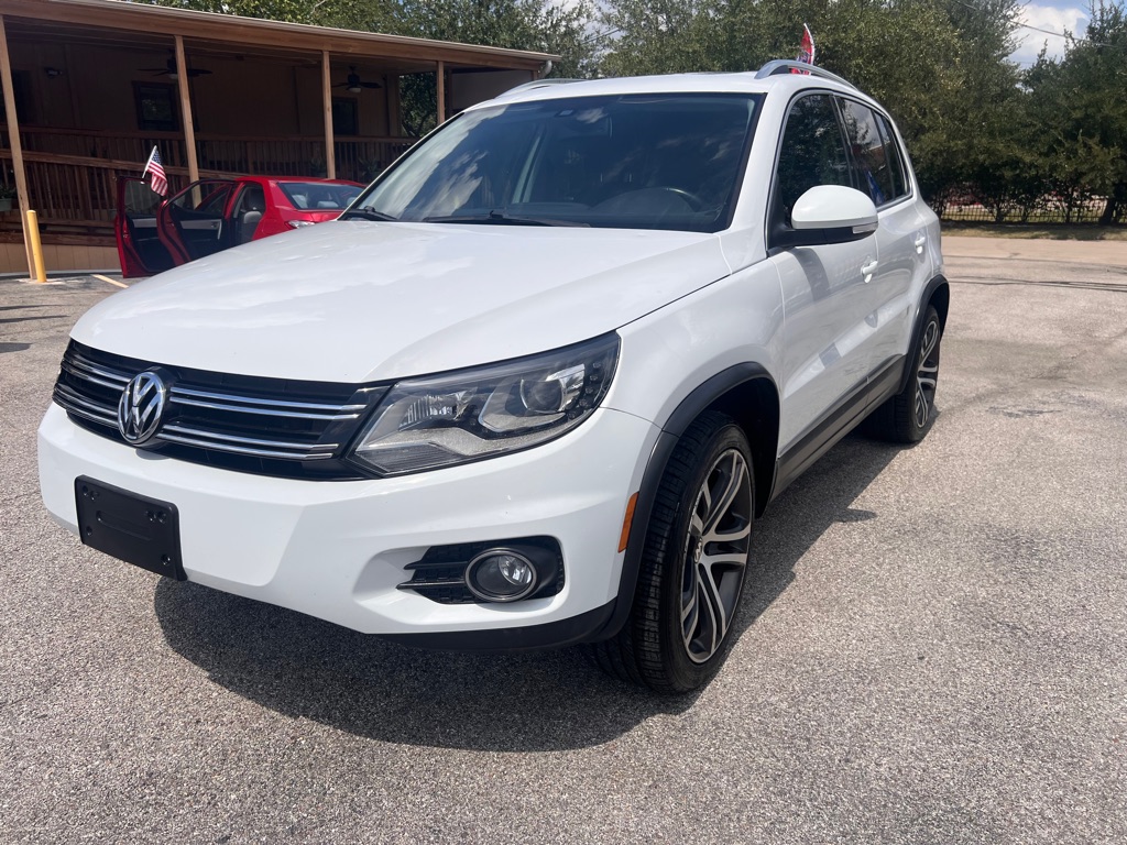 Photo 2 of this VOLKSWAGEN TIGUAN