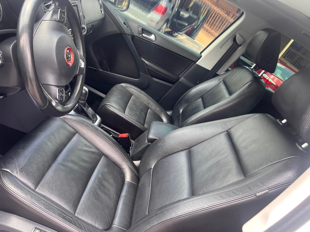 Photo 11 of this VOLKSWAGEN TIGUAN