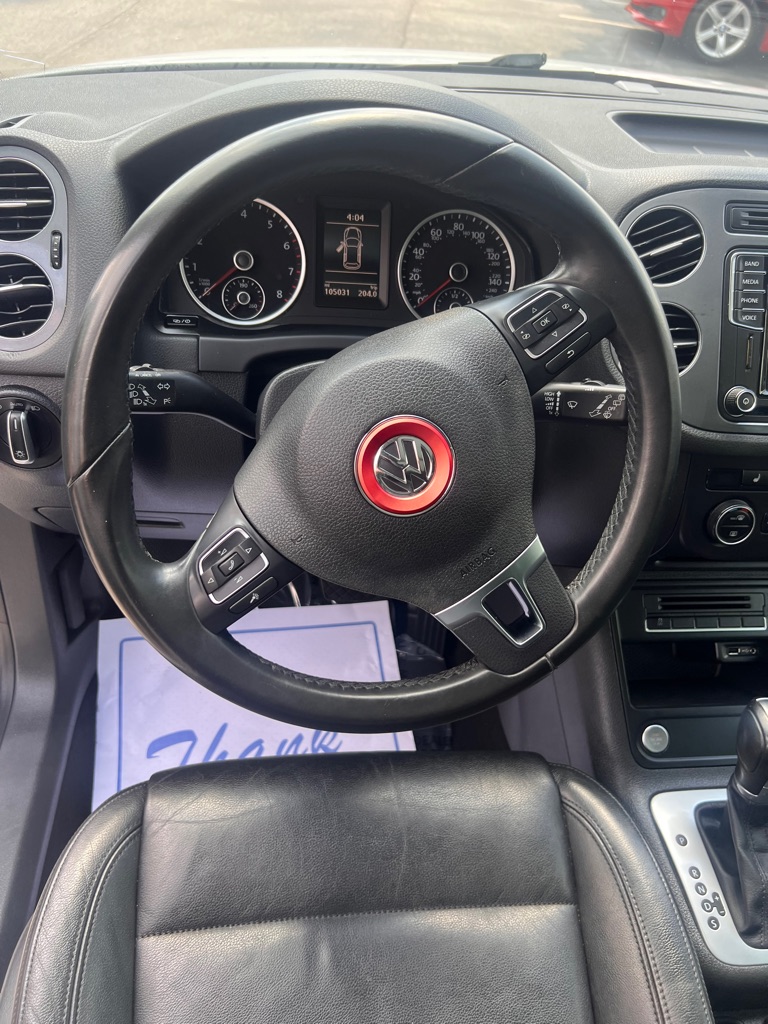 Photo 12 of this VOLKSWAGEN TIGUAN