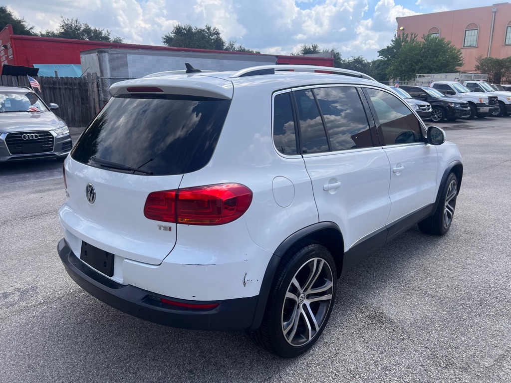 Photo 7 of this VOLKSWAGEN TIGUAN