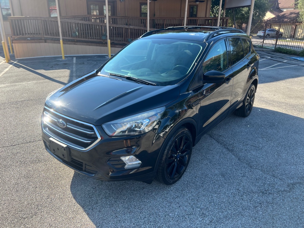 2017 FORD ESCAPE SE's photo